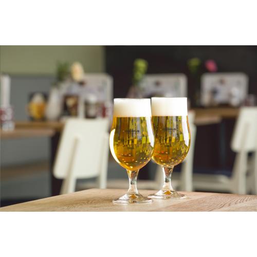 Dit bijzondere smokey, glazen waterglas is uniek door zijn kleur en zorgt hiermee voor sfeer, gezelligheid en een mooie aankleding op tafel. Het is chic en trendy en daarmee een absolute eyecatcher tijdens een feestje of bijzondere gelegenheid. Uiteraard is dit glas ook geschikt voor dagelijks gebruik. Per 4 stuks verpakt. Inhoud 450 ml.